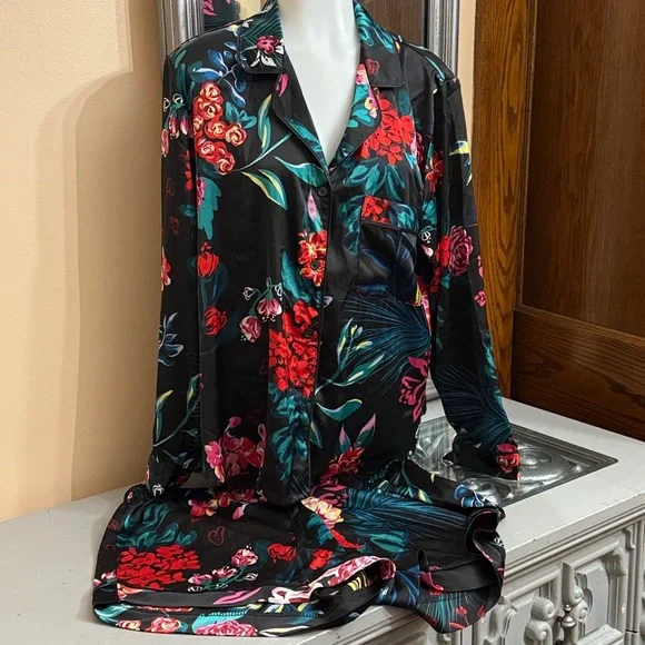 Stars Above Large Floral Satin Pajama Set Long Sleeve with Shorts - Picture 3 of 7